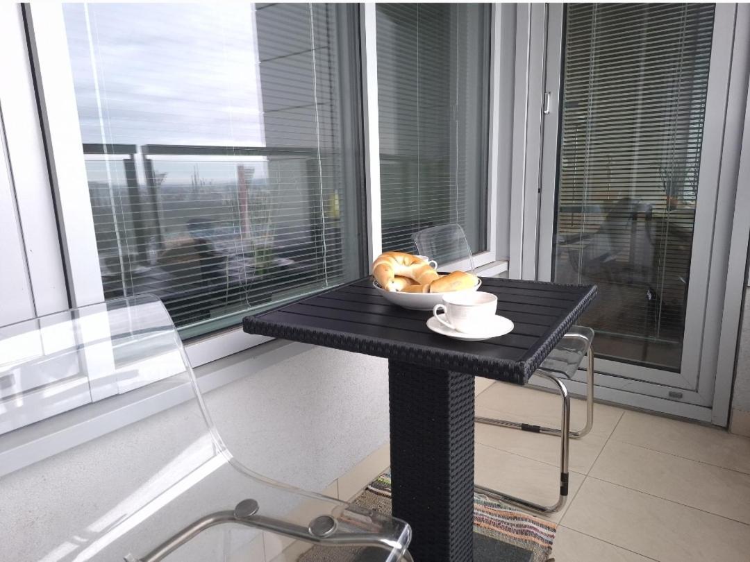 A Zen Getaway With Garage Parking Apartmán Bratislava